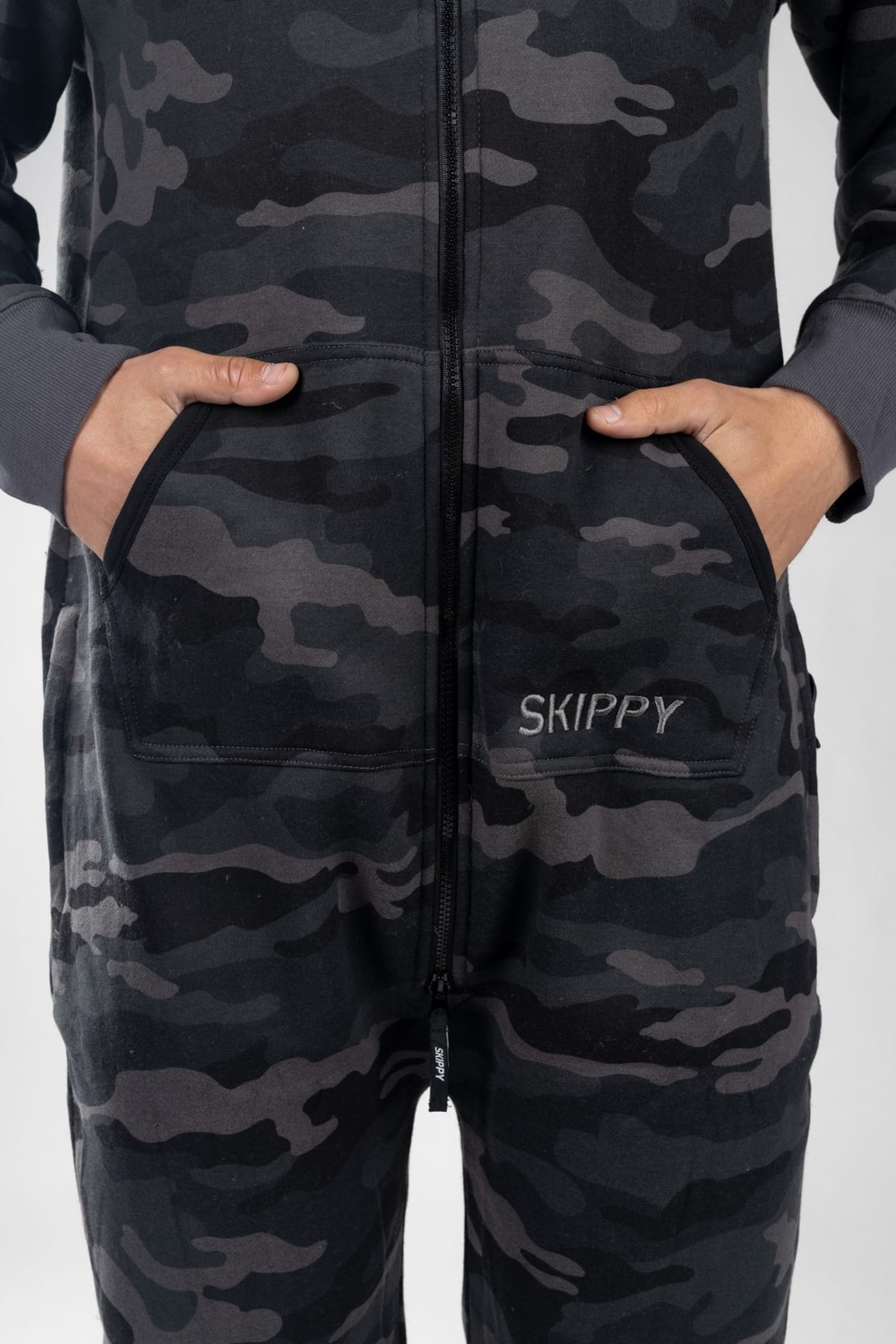 Onesie – Camo schwarz